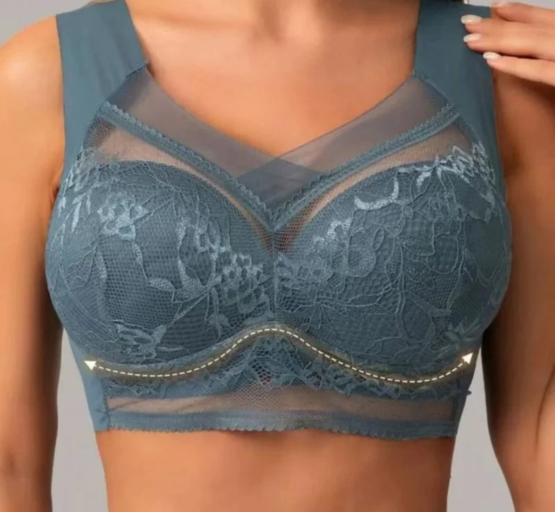 Lace Whisper – The Seamless Confidence Trio